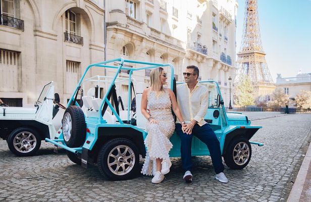 Private 2 - Hour Paris Landmarks Tour by Golf Cart Mini Moke