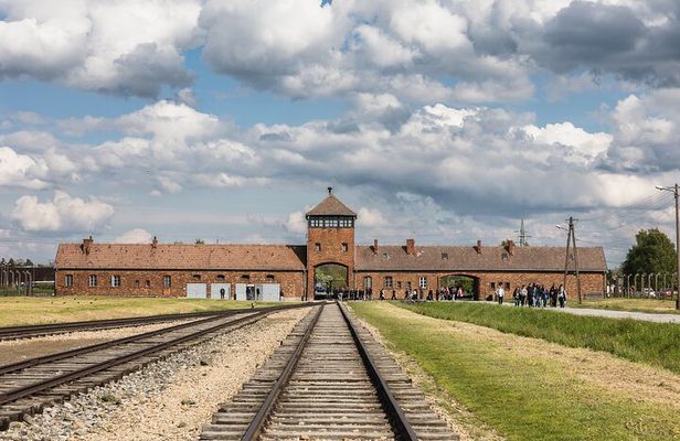 Auschwitz Birkenau Guided Tour from Krakow with Transport