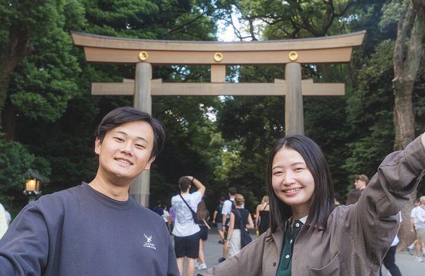 Tokyo: Private Meiji Shrine and Harajuku Traditions & Trends Tour