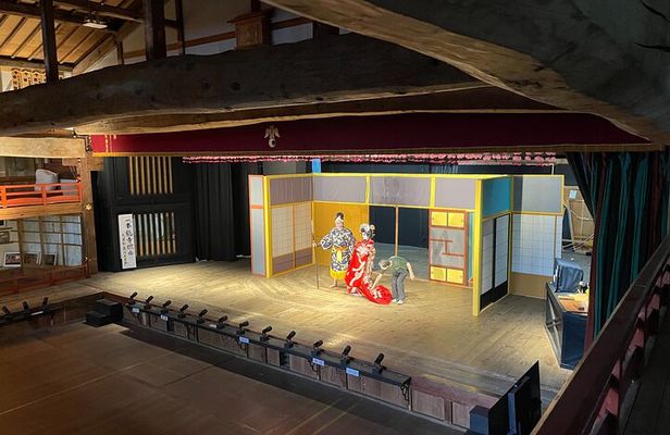 Authentic Kabuki Transformation & Mini Performance at Aioiza Gifu