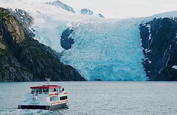 Glacier Quest Cruise and Coach Package