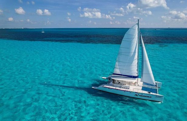 Catamaran Cruise from Costa Mujeres with Snorkeling and Lunch