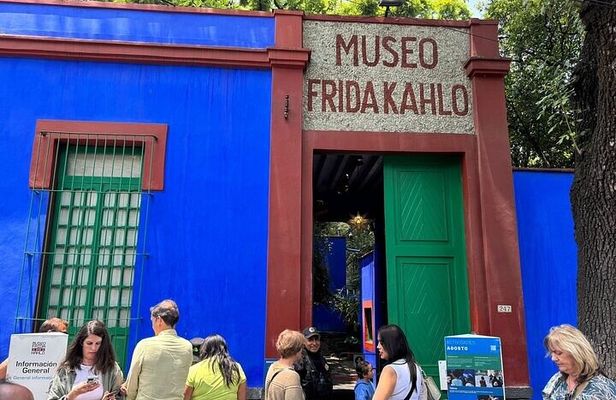 Tickets to Frida Kahlo Museum 2025 and traditional drink
