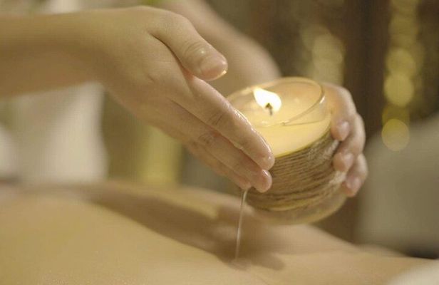 Experience the unique Revitalizing Soy Candle Massage