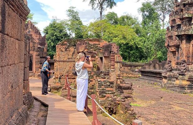 Beng Melea and Banteay Srei Temple Tour