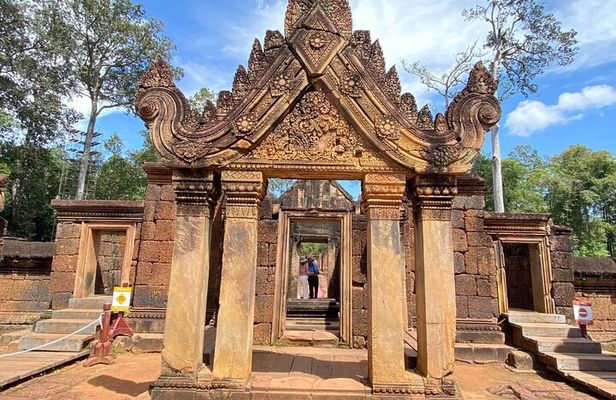 Banteay Srei with Neak Pean and Preah Khan Temple Tour