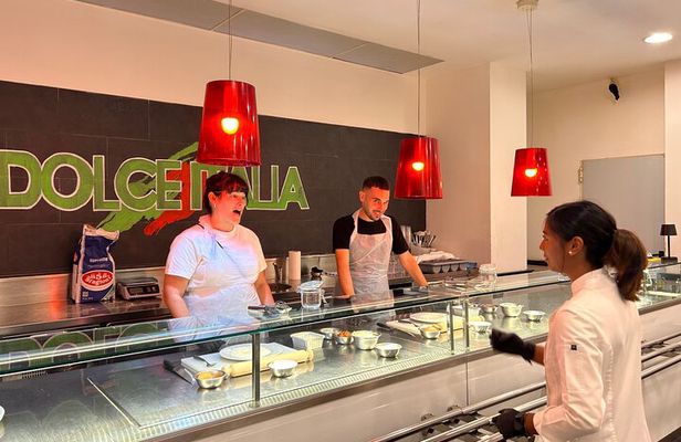 Authentic Lasagna and Fettuccine Pasta Making Class in Rome