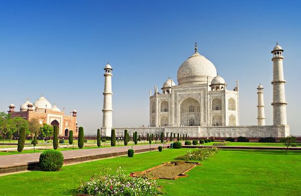 Taj Mahal Day Tour by Superfast Gatimaan Train from Delhi
