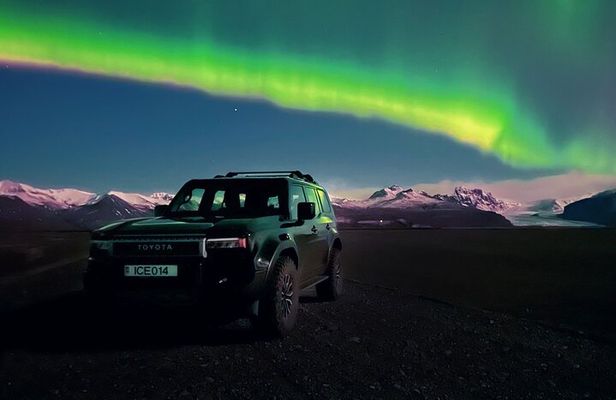 Northern Lights Super Jeep Guided Tour with Hot Drink & Snack
