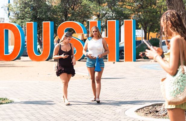 Willemstad: City Tour, Chobolobo & Mambo Beach Escape