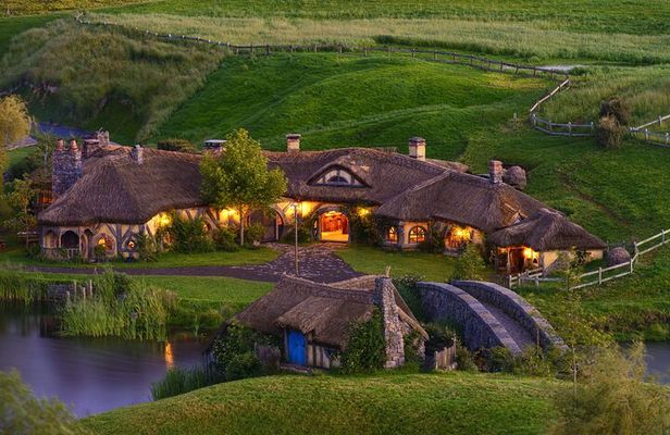 From Auckland- Hobbiton Movie Set & Te Puia Small Group Day Tour