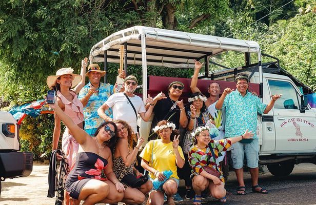 4WD Paradise Explorer Shared Tour in Bora Bora