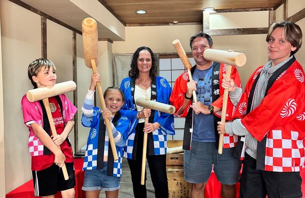 【Family Friendly】Traditional Mochi Pounding Experience