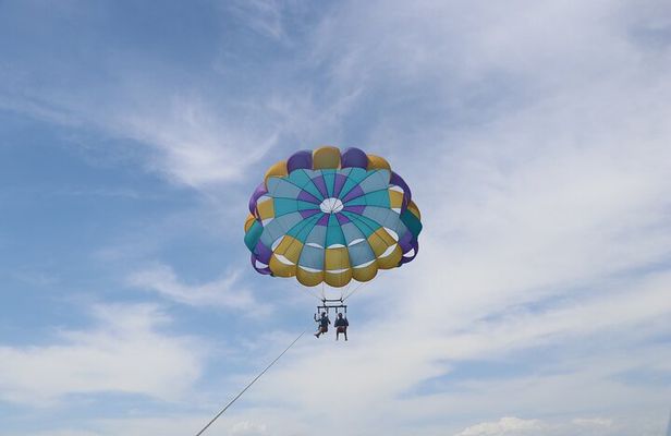 Xtreme H2o Parasailing Departing Adjacent to Crab Island