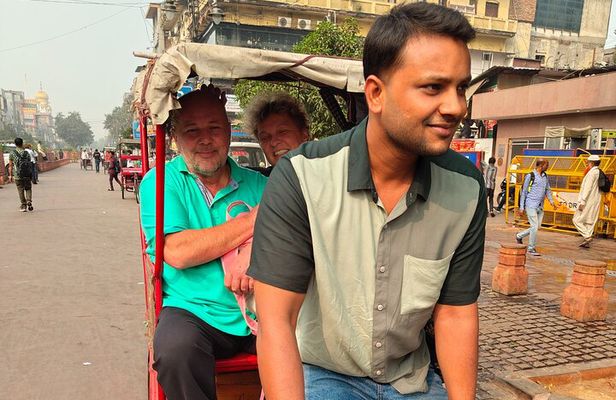 Heritage & Flavors of Delhi: Rickshaw Ride, Spices & Temples