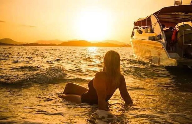 Yao Noi and Hong Island Day Trip by Speedboat from Phuket 