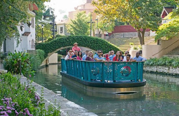San Antonio Trolley and Go Rio Riverwalk Cruise Combo
