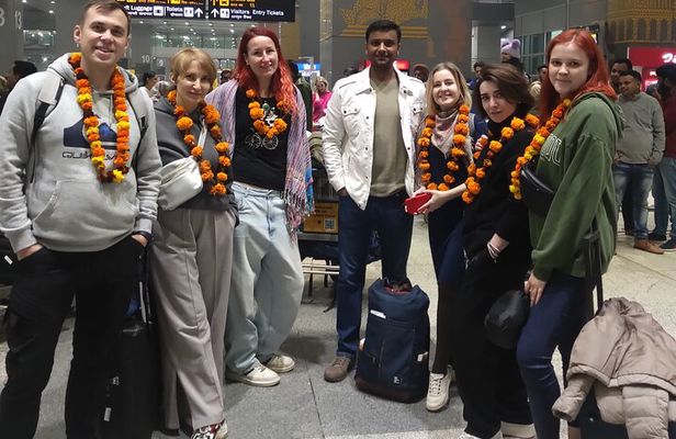 From Arrival to Awe: Taj Mahal & Agra Fort Tour from Airport