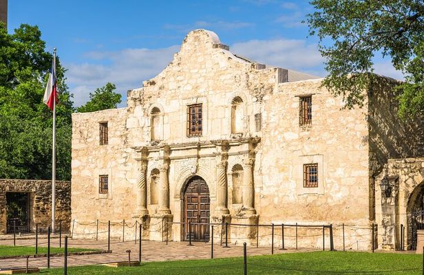 San Antonio Downtown Highlights Private Guided Walking Tour