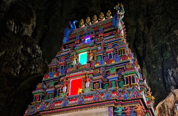 Batu Caves and Sari Experience with Batik Workshop