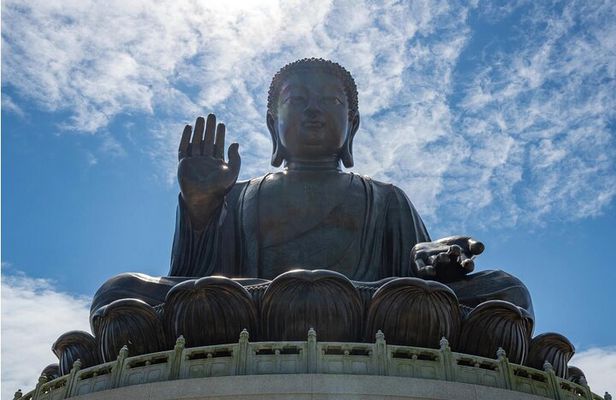 Lantau Island and Giant Buddha Cable Car Group Tour with Hotel Pickup in Hong Kong Island