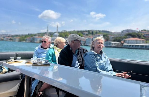 Bosphorus Yacht Cruise with Stop on the Asian Side