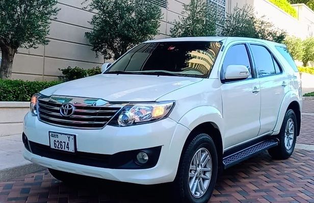 Dubai Private Chauffeur Full-Day Luxury Car