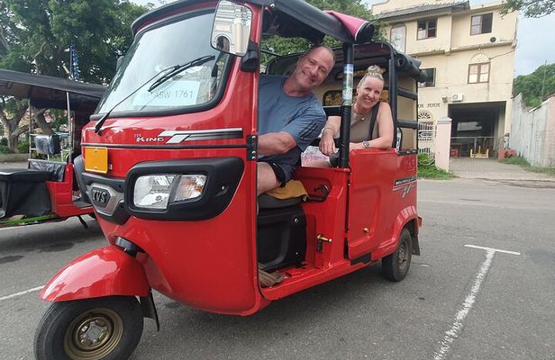 Negombo city tour by Tuk Tuk Hotel Pickup & Guide
