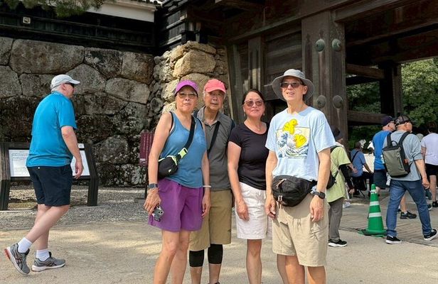 Kochi Castle & Hirome Market: Half-Day Tour with Local Guide