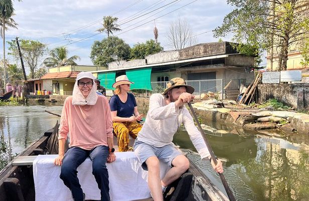 Alleppey Serene Canals Tour with Canoe Ride & Lunch from Kochi