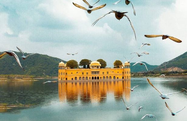 4 Day Golden Triangle Tour with Ranthambore and Tiger Safari