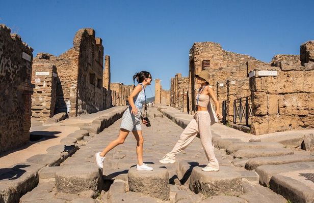 Rome Day Trip with Pompeii Tour and Lunch in Sorrento Coast
