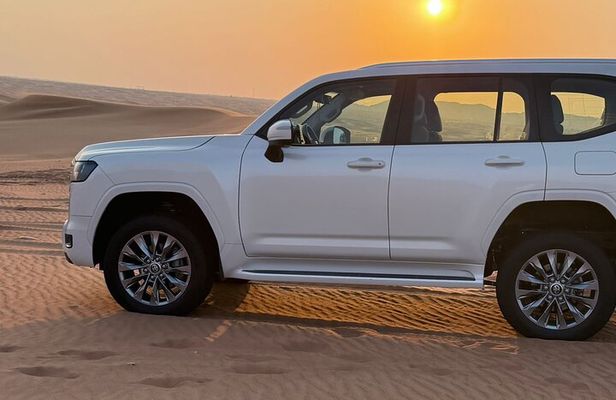 Sunrise/Sunset Desert Safari 4x4 with BBQ and Entertainment Shows