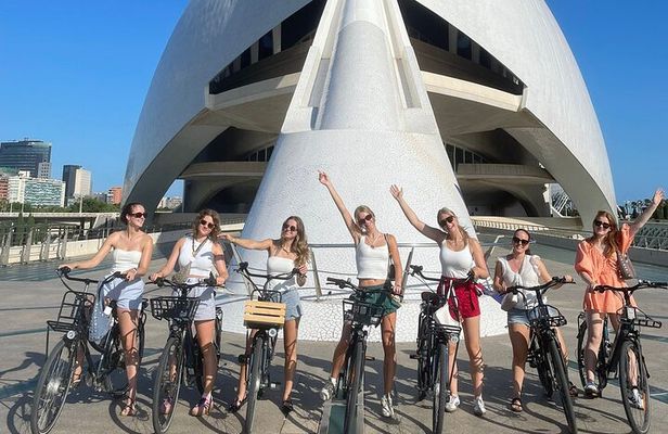Valencia all in one: beaches, old town & city arts by E-bike