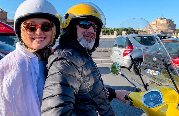 Rome by Vespa: Panoramic Vespa Tour with Driver