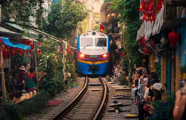 Customizable Private Half Day Tour in Hanoi with Train Street