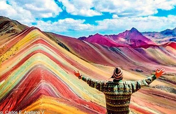 Private tour to Rainbow Mountain with coca ceremony.