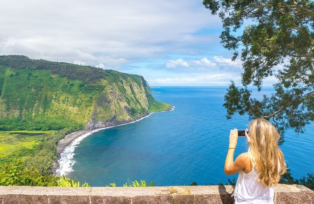Volcanoes, Beaches and Waterfall Highlights Private Guided Tour