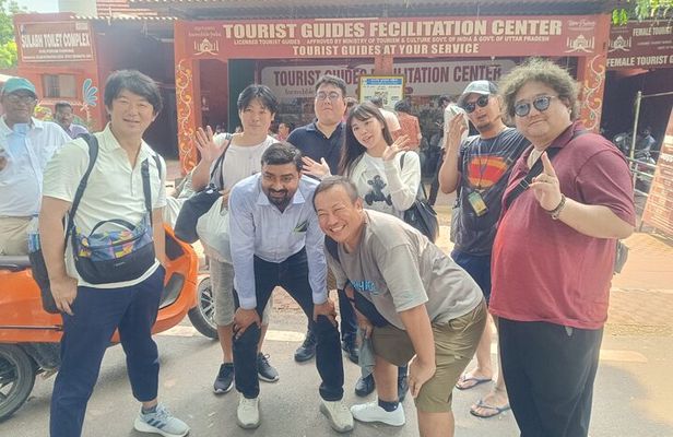 Agra Private Tour with Multilingual Guide and Skip the Queue