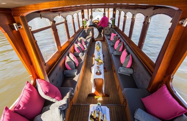 Amsterdam All-Inclusive 90-Minutes Heated Cruise by Captain Jack 