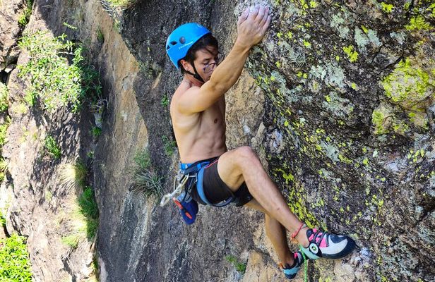 Rock climbing in Oaxaca with local climbers