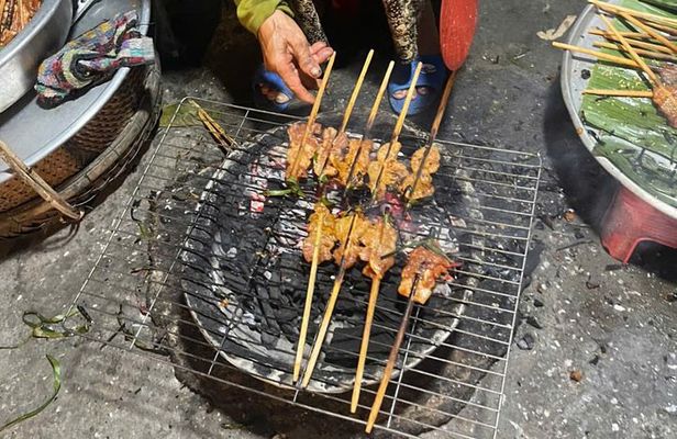 Hoi An street food, walking old town or cycling, lantern boat