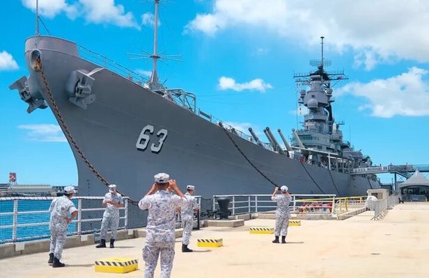 Pearl Harbor USS Arizona Memorial and Battleship Missouri