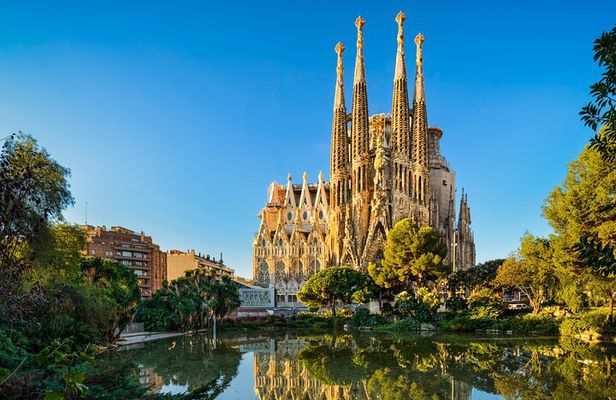 Sagrada Familia (With Reserved Entry) Semi-Private Tour 8ppl Max