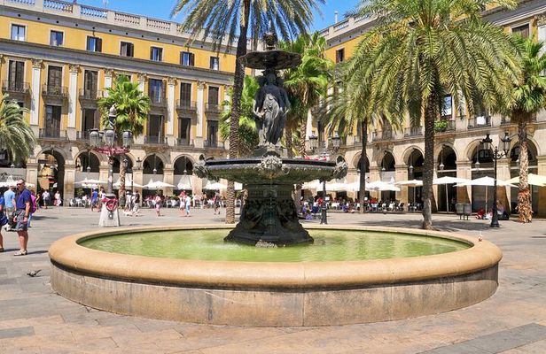 Barcelona Gothic Quarter and El Born Semi-Private Tour 12ppl Max