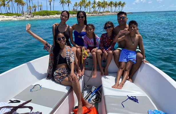 Turtles, snorkeling, beach stops, fishing, drinks included!”