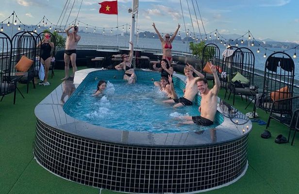 Ha Long Bay Luxury Cruise with Lunch