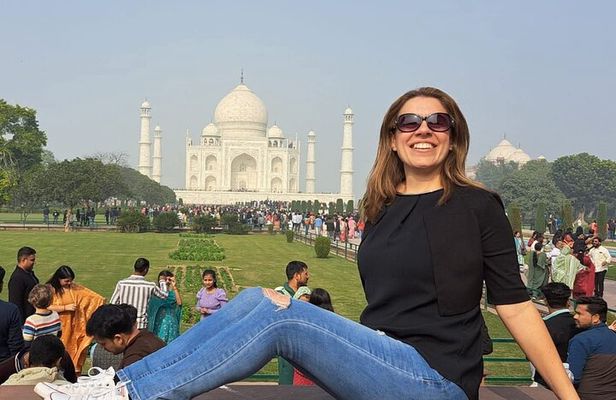 From Delhi: Taj Mahal Sunrise & Aga Fort with Tour Guide by Car
