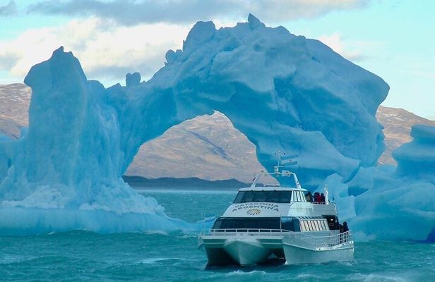 Glacier Viedma Navigation and Trekking