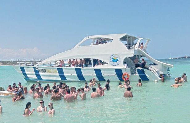Punta Cana VIp Booze Cruise Snorkeling Entertainment Bar shots 